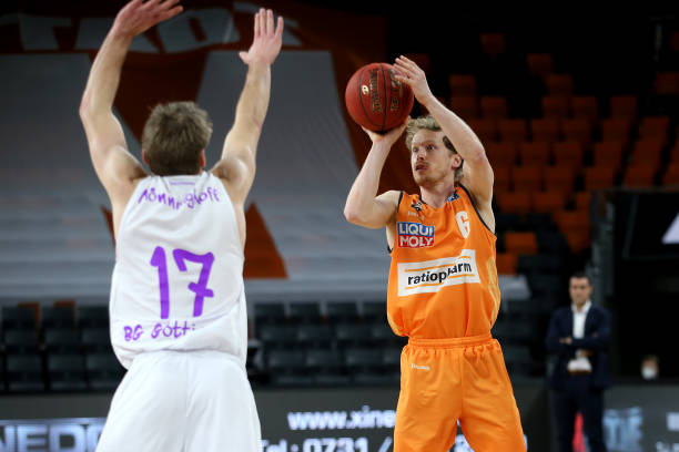 城雷霆队以 城雷霆队以